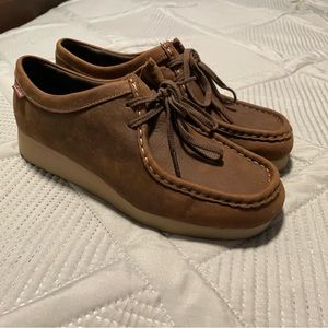 brown and tan clark’s